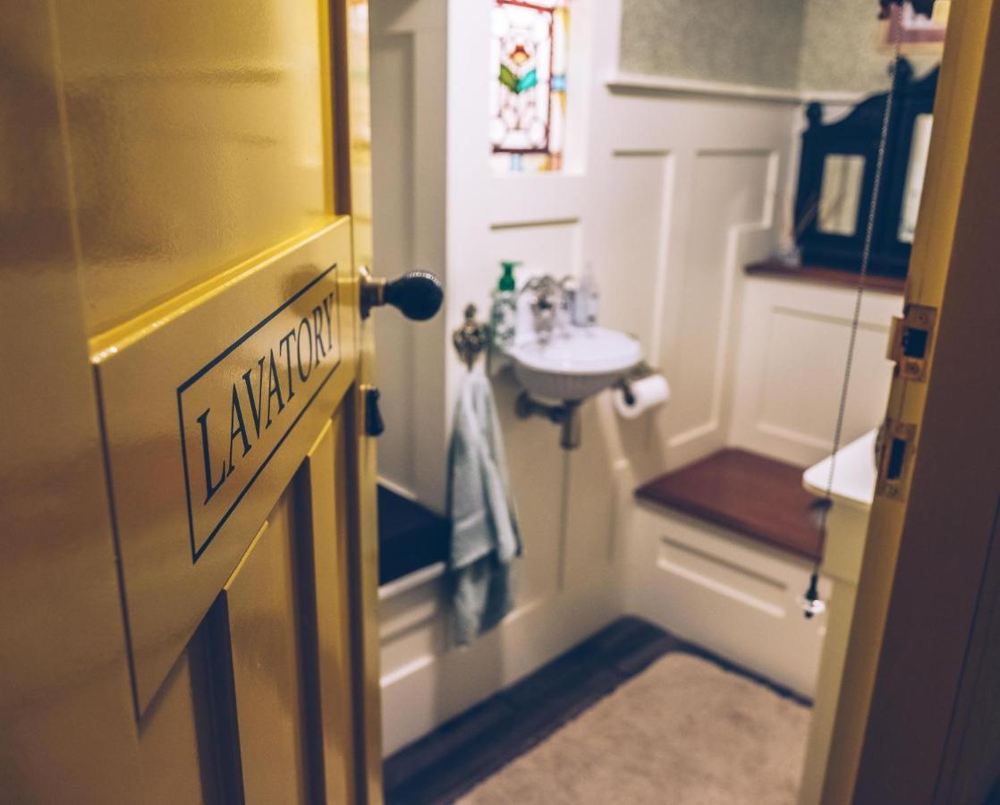Sheddington Manor - 2 Bedroom Guest House & Cinema Белфаст Экстерьер фото
