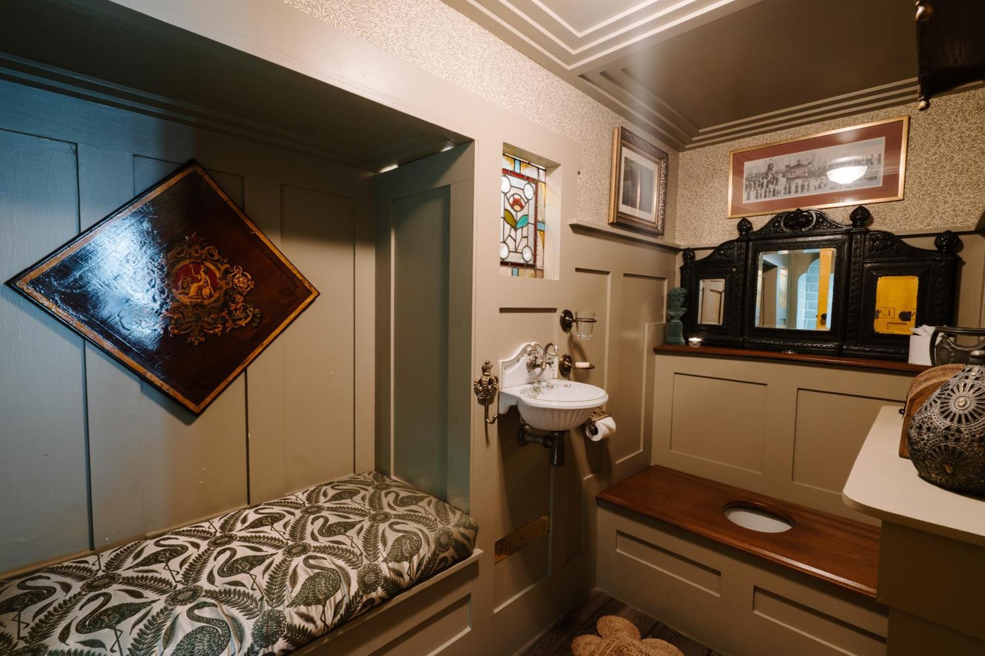 Sheddington Manor - 2 Bedroom Guest House & Cinema Белфаст Экстерьер фото
