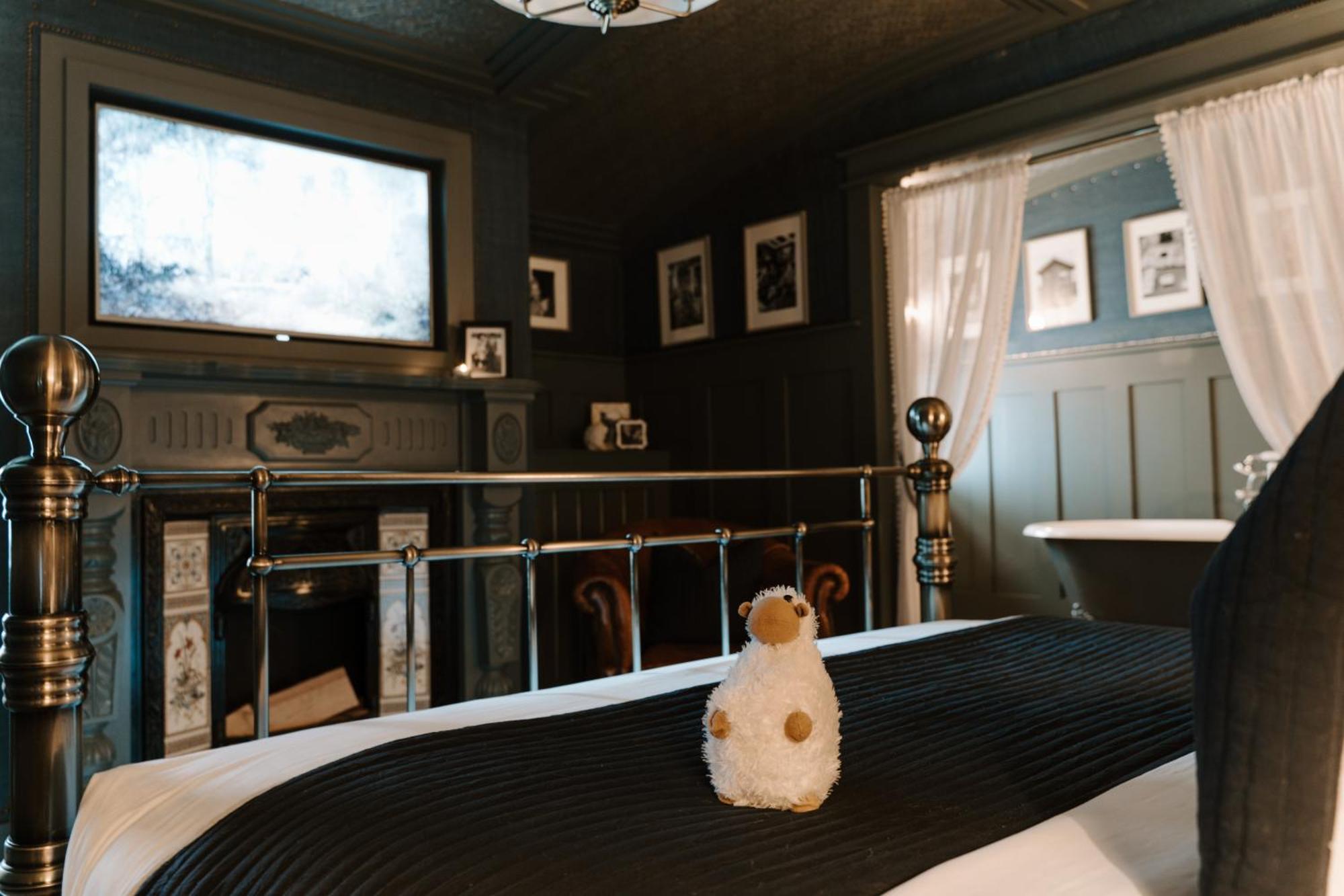 Sheddington Manor - 2 Bedroom Guest House & Cinema Белфаст Экстерьер фото